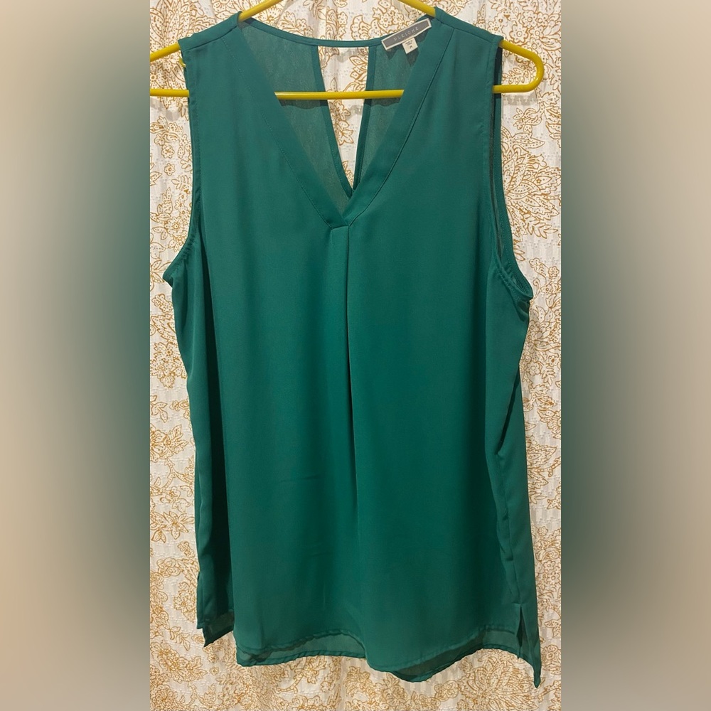 Pleione Kelly green sleeveless top, size medium